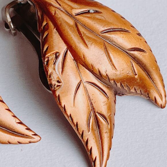 VTG Clip On Earrings Signed Copper Bell 1950s Leaf Figural Mid Century Jewelry - Picture 7 of 10